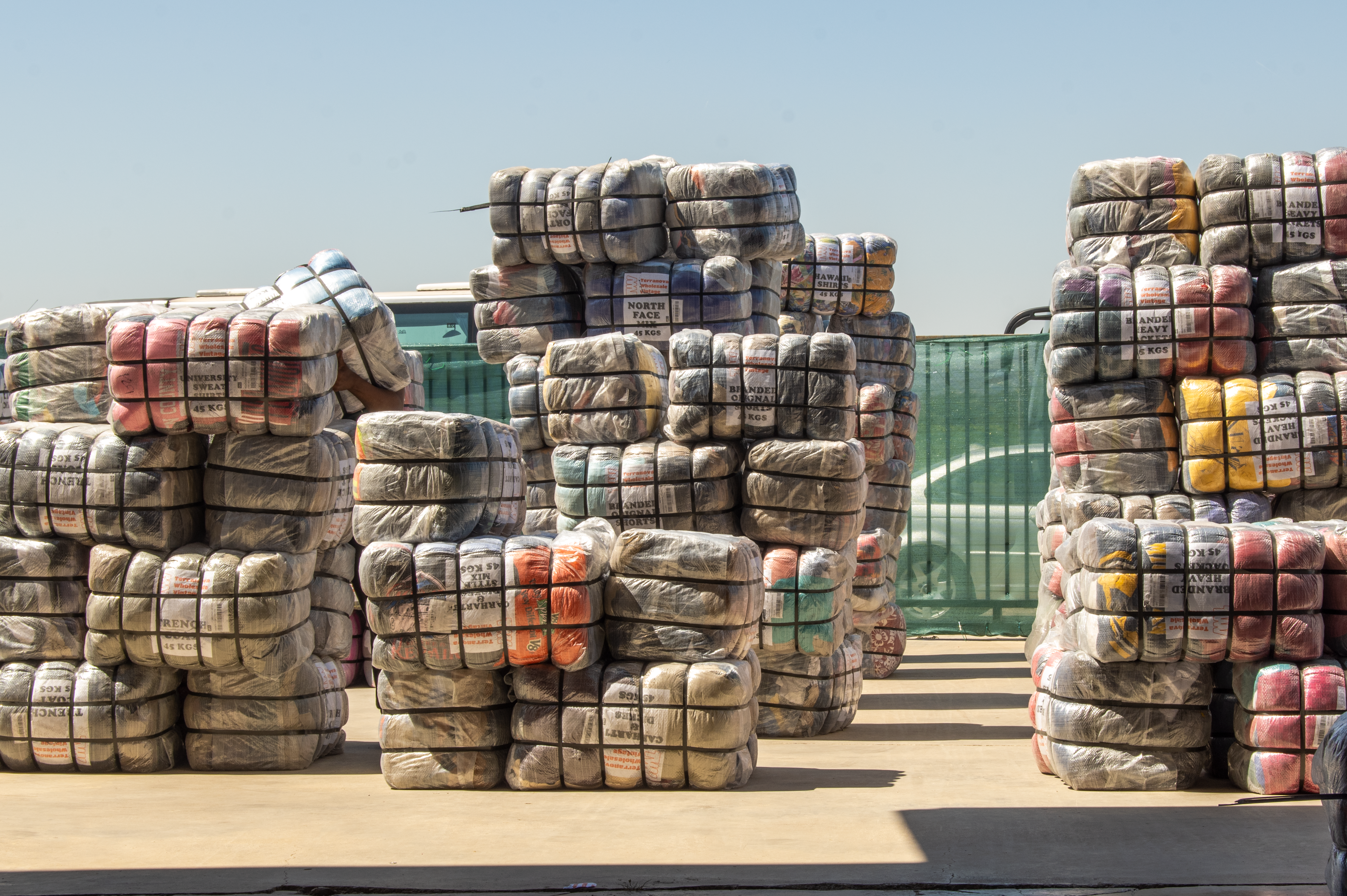 Where to buy vintage clothing wholesale in Spain