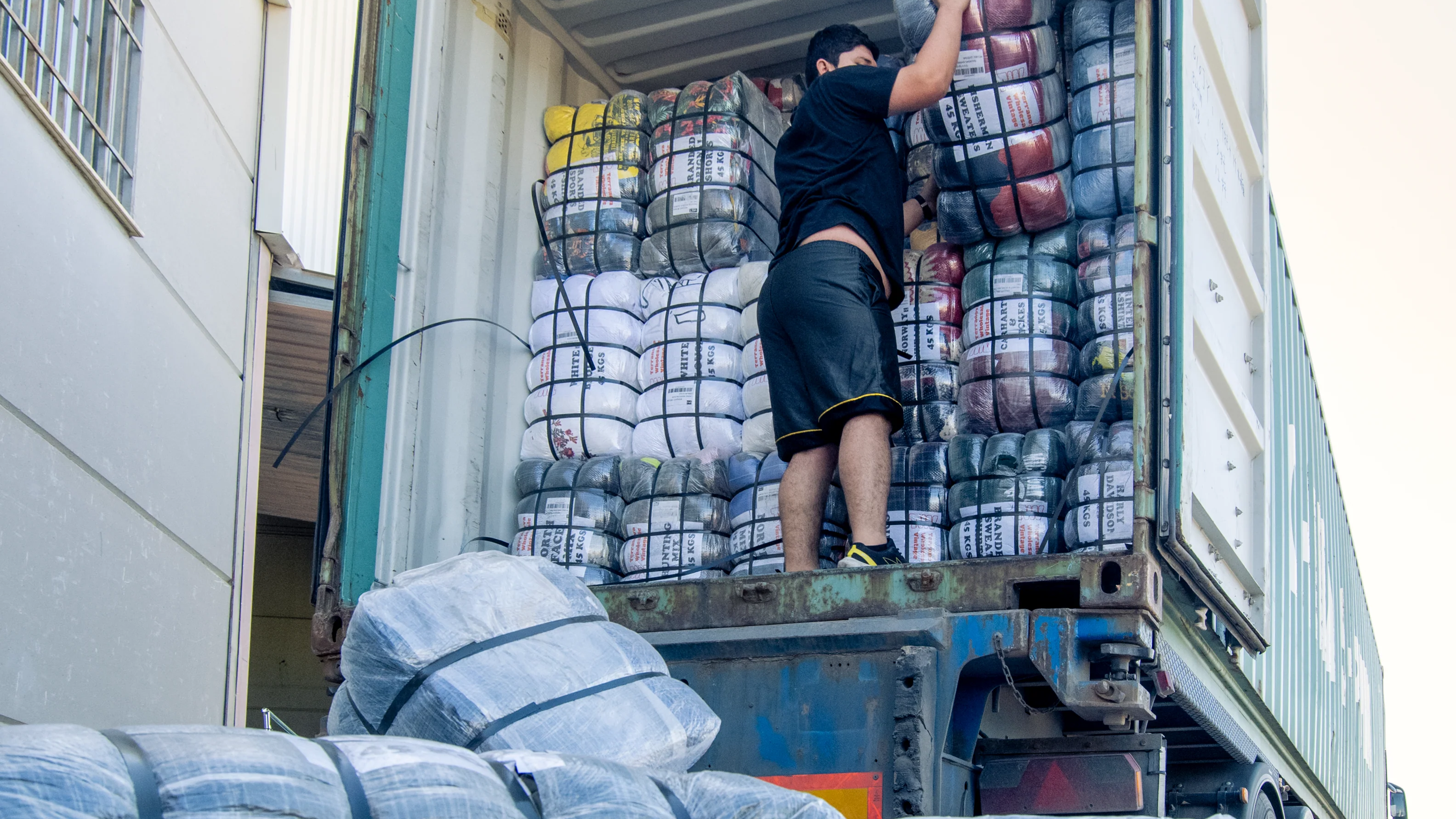  Buy Vintage Wholesale Clothing