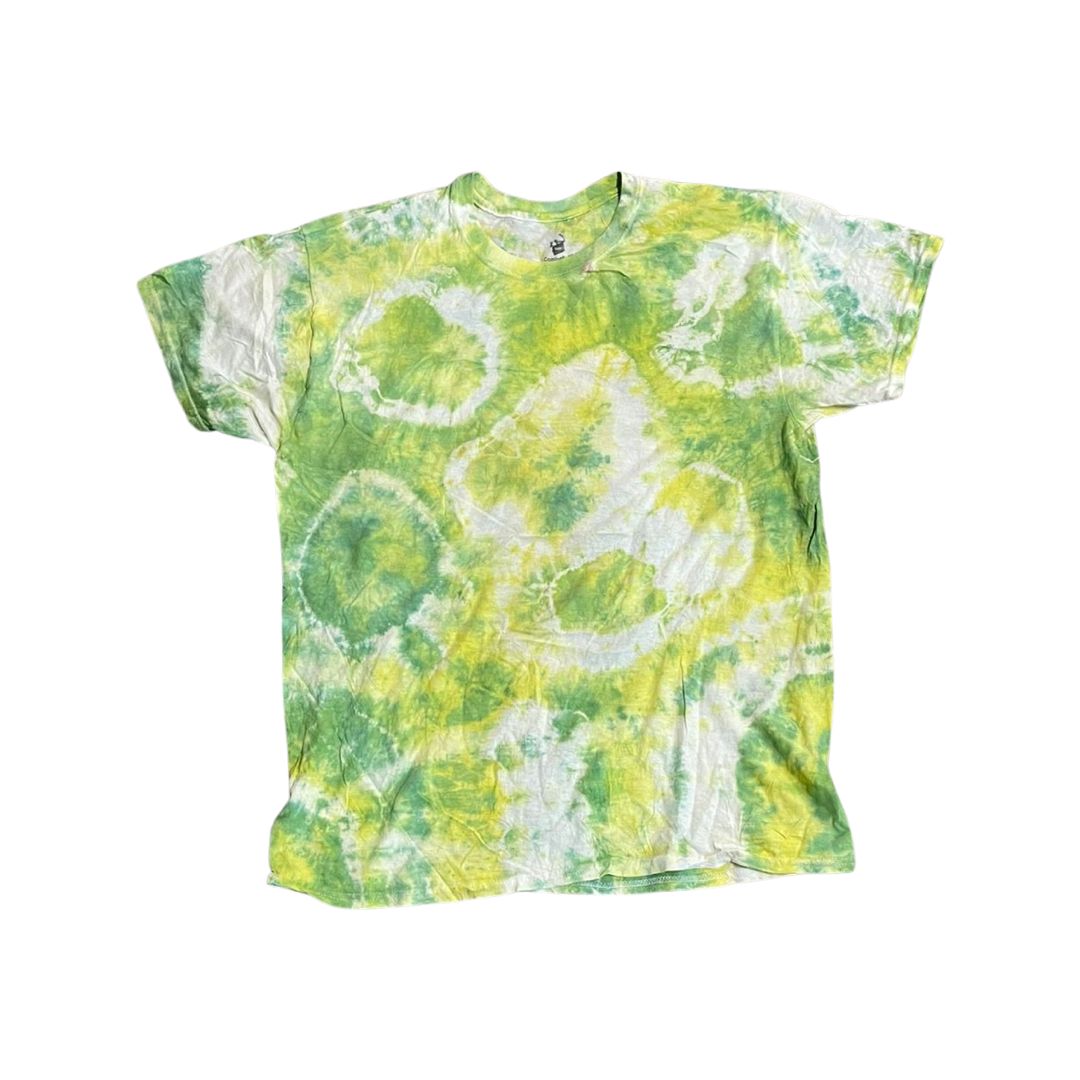 Packen Sie Tie-Dye-T-Shirts für einen Tag ein