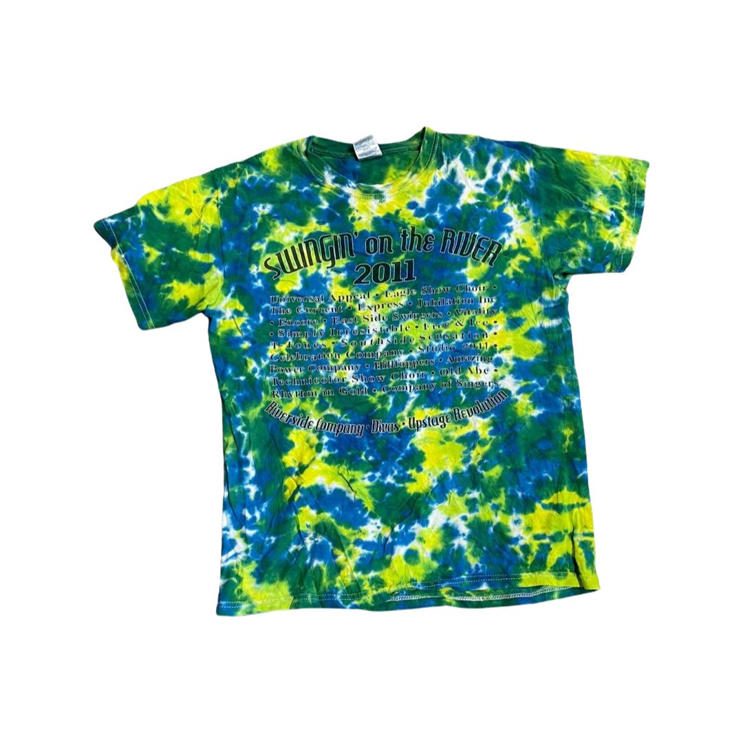 Packen Sie Tie-Dye-T-Shirts für einen Tag ein