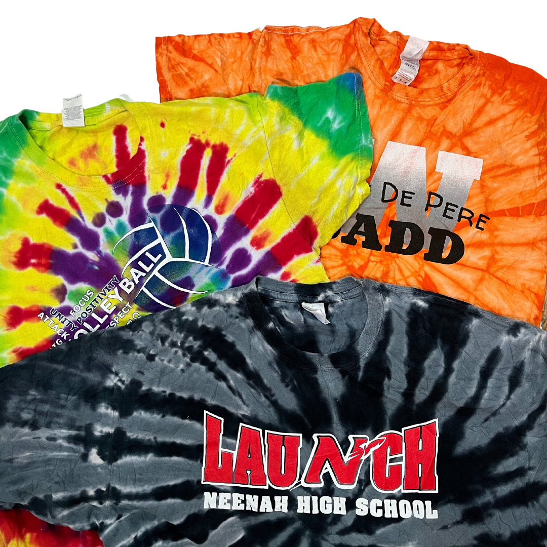 Packen Sie Tie-Dye-T-Shirts für einen Tag ein