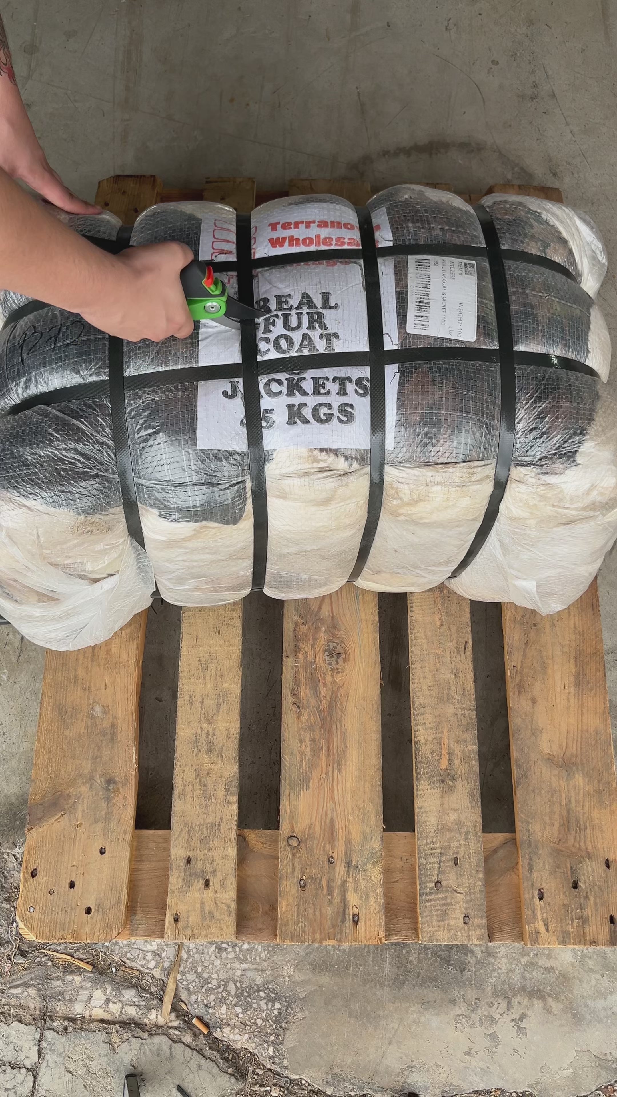 BALE PELZMÄNTEL IM VINTAGE-STIL